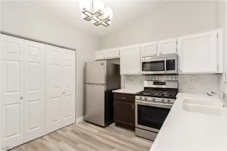 Photo #5: 2404546 Listing