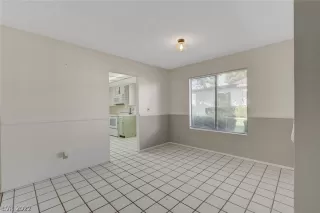 Photo #4: 2404558 Listing 