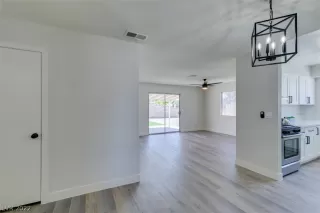 Photo #6: 2404563 Listing 