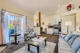 Photo #3: 2404572 Listing