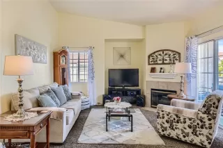 Photo #4: 2404572 Listing