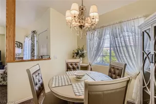 Photo #5: 2404572 Listing