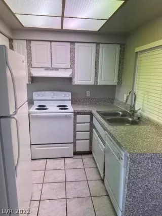 Photo #3: 2404573 Listing 