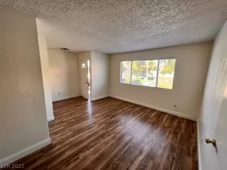 Photo #2: 2404580 Listing