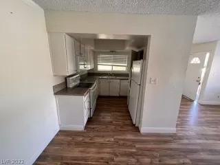 Photo #3: 2404580 Listing