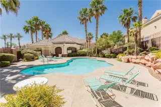 Photo #3: 2404585 Listing 