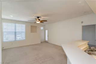 Photo #5: 2404585 Listing 