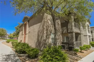 Photo #1: 2404587 Listing