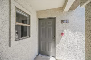 Photo #3: 2404587 Listing