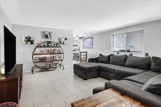 Photo #5: 2404612 Listing 