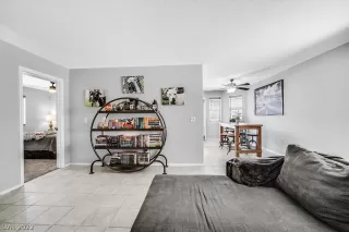 Photo #6: 2404612 Listing 