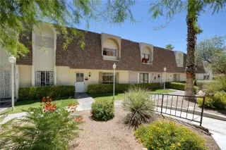 Photo #3: 2404623 Listing