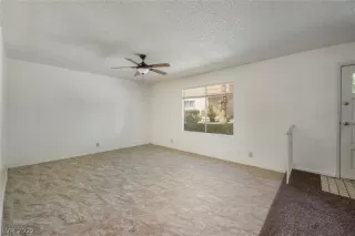 Photo #6: 2404623 Listing