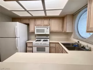 Photo #1: 2404624 Listing