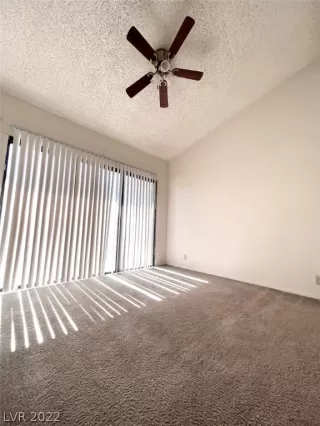 Photo #5: 2404624 Listing