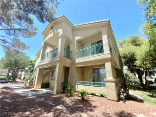 Photo #1: 2404631 Listing 