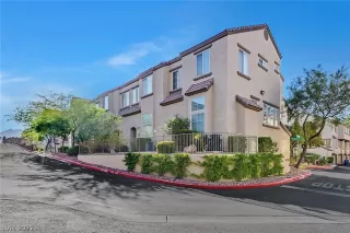 Photo #2: 2404647 Listing