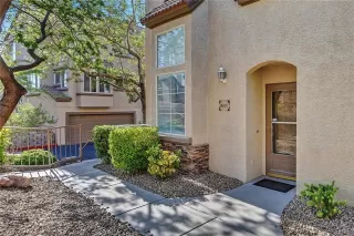 Photo #4: 2404647 Listing