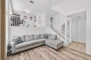 Photo #6: 2404647 Listing