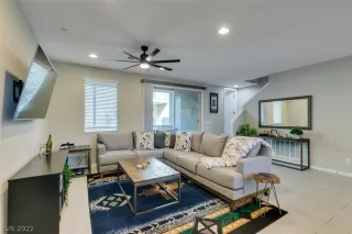 Photo #2: 2404679 Listing