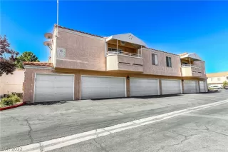 Photo #1: 2404682 Listing 