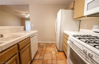 Photo #6: 2404682 Listing 