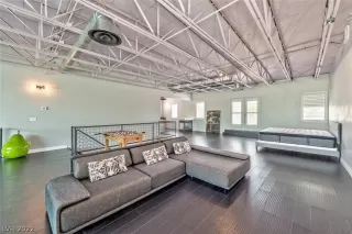 Photo #4: 2404690 Listing 