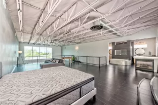 Photo #5: 2404690 Listing 