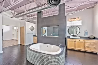 Photo #6: 2404690 Listing 