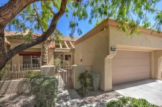 Photo #3: 2404697 Listing