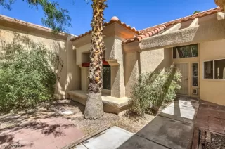 Photo #6: 2404697 Listing