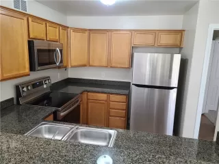 Photo #4: 2404758 Listing 