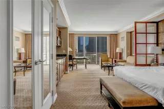 Photo #4: 2404781 Listing 