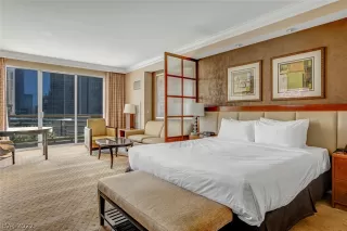 Photo #5: 2404781 Listing 