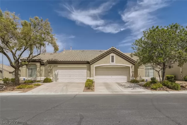 MLS: 2404782 Condo For Sale