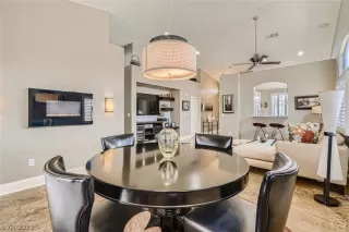 Photo #2: 2404782 Listing