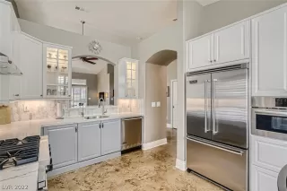 Photo #3: 2404782 Listing