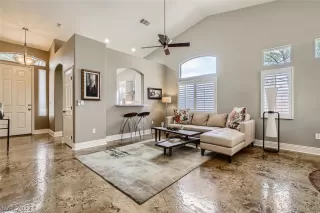 Photo #6: 2404782 Listing