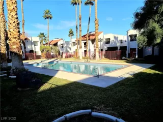 Photo #1: 2404806 Listing 