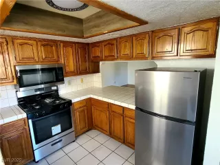 Photo #4: 2404806 Listing 