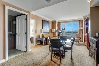 Photo #5: 2404820 Listing 