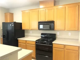 Photo #4: 2404826 Listing 