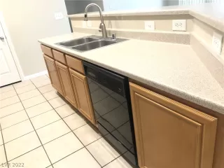 Photo #6: 2404826 Listing 