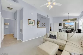 Photo #6: 2404832 Listing