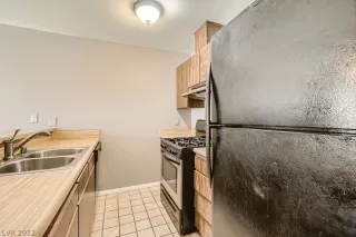 Photo #4: 2404854 Listing 