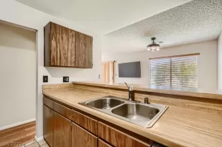 Photo #5: 2404854 Listing 