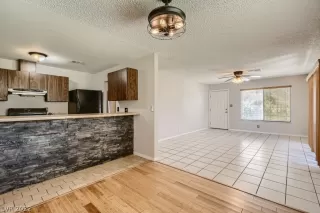 Photo #6: 2404854 Listing 