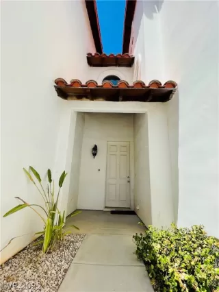 Photo #2: 2404857 Listing 