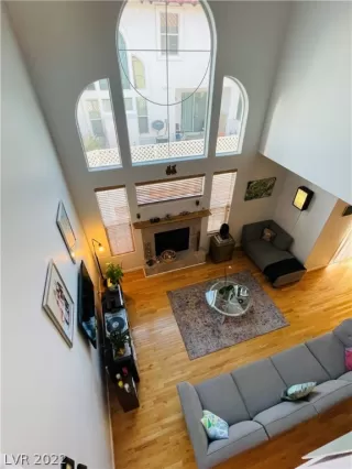 Photo #4: 2404857 Listing 