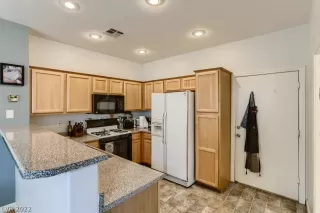 Photo #5: 2404857 Listing 